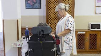Lares insiste en incluir al personal gerocultor en el nuevo régimen de jubilación anticipada