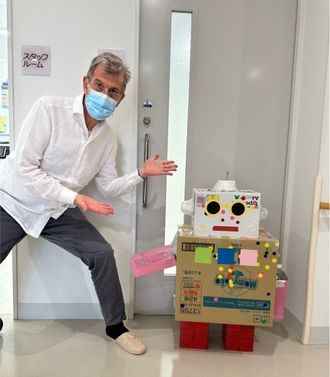 El fundador de Inforesidencias en una residencia de Japón.