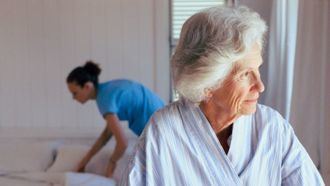 El 64% de los españoles apoya el ingreso en residencias para pacientes con Alzheimer avanzado