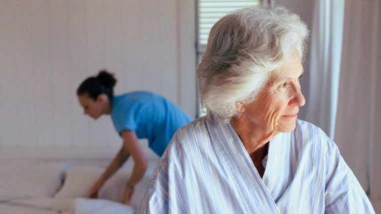 El 64% de los españoles considera necesario el ingreso en residencia para personas con Alzheimer en fases más avanzadas.