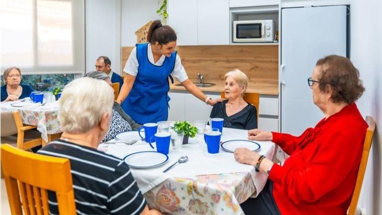 Comedor de una residencia de personas mayores.