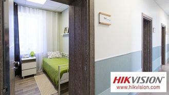 Hikvision defiende que la tecnología libera tiempo para el trato directo en las residencias de personas mayores