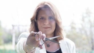 Cuidar la imagen para cuidar a la persona: así trabaja Estilista a Domicilio® en residencias de mayores