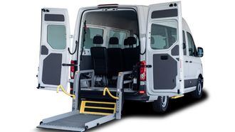 Plataformas elevadoras y configuración interior: claves para elegir el vehículo adaptado ideal