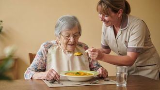 'Cuida' aborda la disfagia, un problema que afecta al 50% de los mayores en residencias