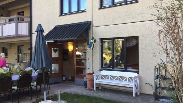Una residencia en Suecia integrada en el barrio.