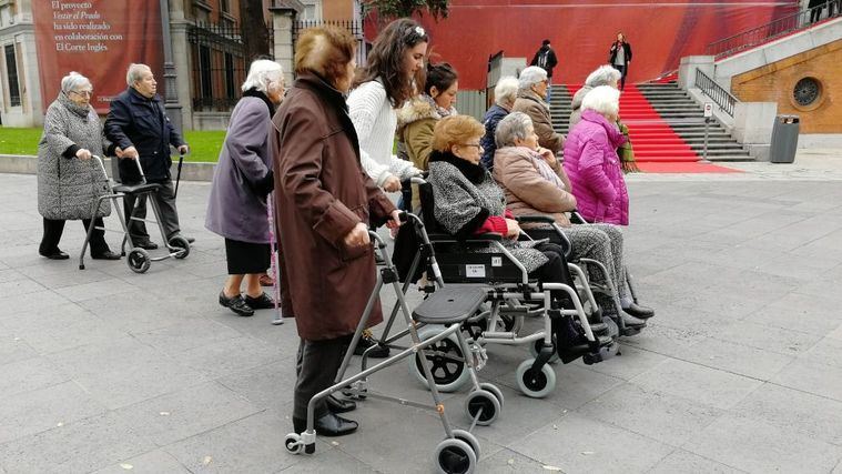 Mirando al Exterior: El 40% de los belgas se muestran partidarios de dejar de atender a las personas mayores de 85 años