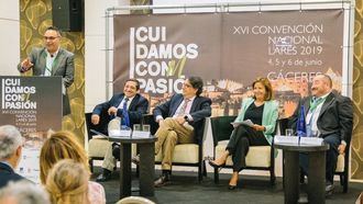 Lares apuesta por “mejorar la coordinación entre sanidad y servicios sociales para centrarse en la persona”