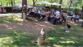 ORPEA incluye terapia con aves rapaces para tratar a mayores con trastornos del estado de ánimo