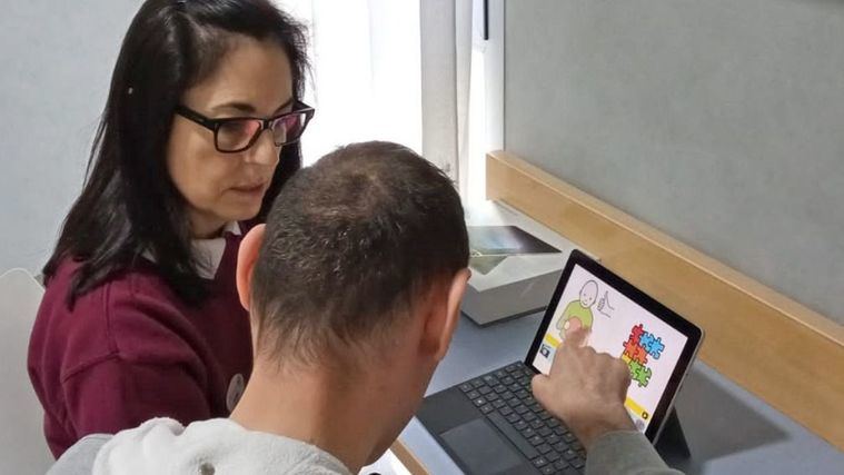 DomusVi implementa una herramienta digital que facilita la comunicación de las personas con diversidad funcional