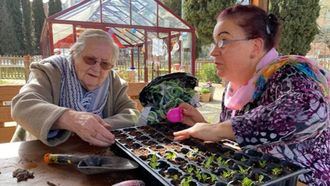 Terapias y actividades en el jardín para personas mayores