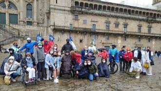 'DisCamiño' permite a cuatro residentes con discapacidad funcional culminar el Camino de Santiago