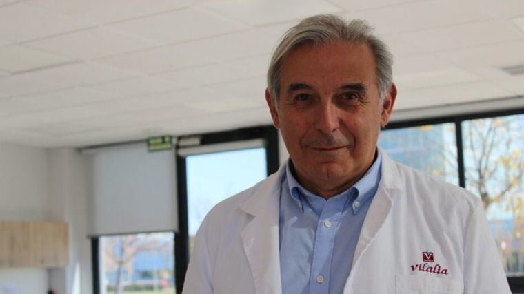 El doctor Enric Llorca, presidente del Comité de Ética de Vitalia Home.