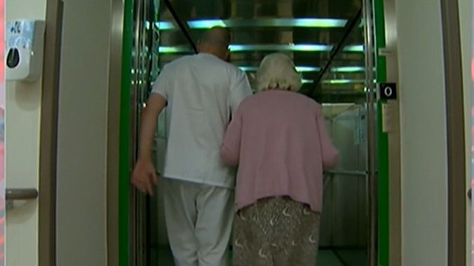 Se flexibilizan las salidas y visitas a las residencias de personas mayores en Cataluña