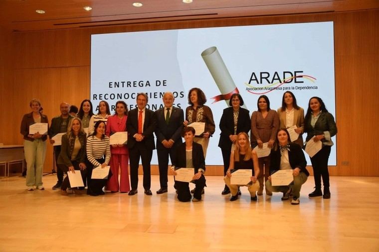 Ballesol honra a Eva Requeno por su dedicación en el cuidado de ancianos y tras el reconocimiento de ARADE