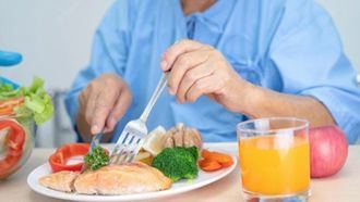 Residencias y Alimentación: Comer con los 5 sentidos, cómo mejorar la experiencia gastronómica en las residencias de mayores