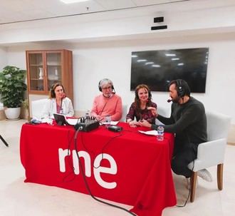 RNE traslada 'Juntos paso a paso' a una residencia Ballesol de Madrid en su primer programa realizado desde un centro residencial.