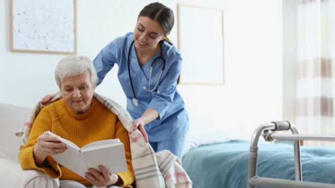 La atención personalizada y los profesionales cualificados son clave en las residencias de personas mayores con discapacidad