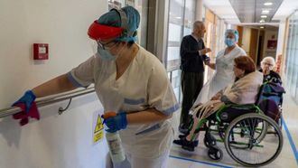 Hasta 4.000 profesionales de limpieza de residencias recibirán la gratificación por su implicación en el inicio de la pandemia