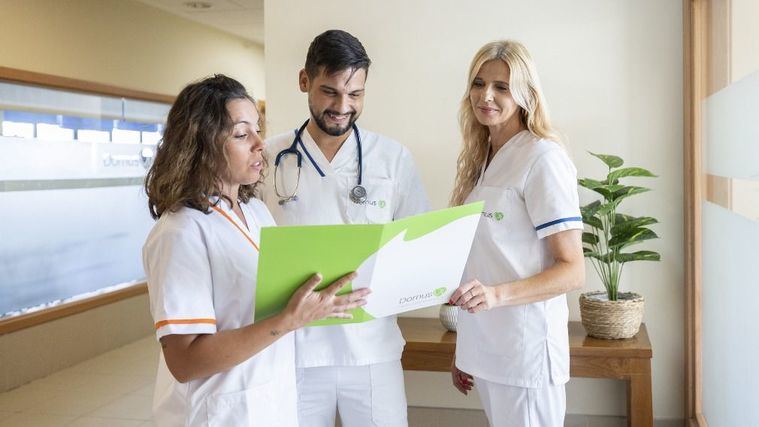 Profesionales de una residencia de DomusVi.