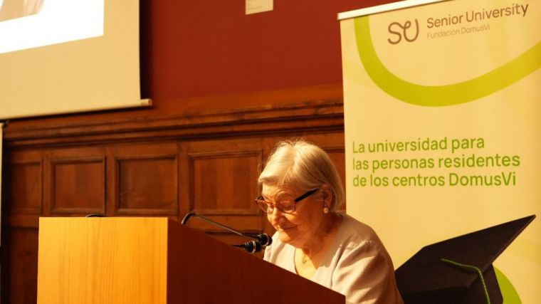La Senior University de la Fundación DomusVi celebra la graduación de 71 nuevos alumnos.