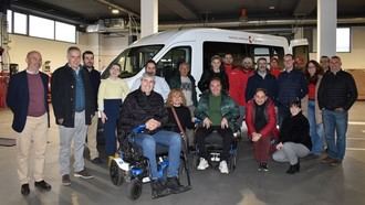 Alquiber celebra un lustro de apoyo a Caminus donando a esta asociación un furgón adaptado para personas con movilidad reducida