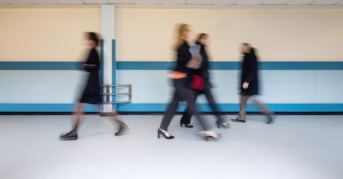 Altro Cantata, el suelo autoportante de acabado liso que toca la tecla adecuada