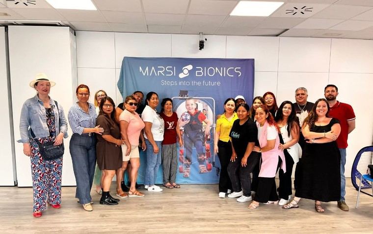 Estudiantes de ASISPA exploran la robótica en Marsi Bionics para mejorar la salud.
