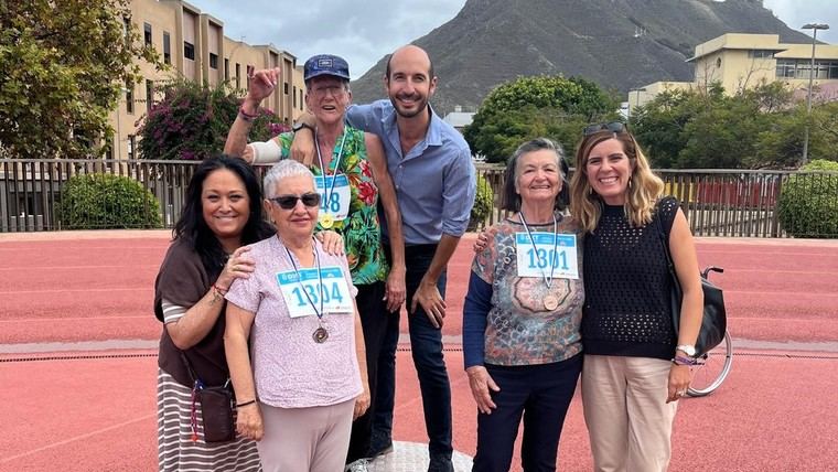 Amavir Tejina celebra la primera prueba atlética intergeneracional junto al IES Antonio González González.