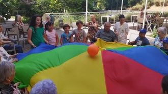 Un estudio realizado en Amavir evidencia mejoras en el bienestar de las personas mayores gracias a actividades intergeneracionales