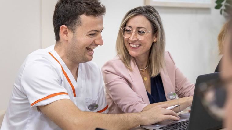 La Fundación DomusVi ofrece 50 becas de estudios en las ramas de salud y sociosanitaria para el curso 2025-2026.