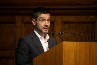 La crisis climática intensifica las desigualdades en personas mayores, advierte Bustinduy