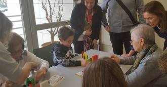 La Comunidad de Madrid pone en marcha el taller ‘Ciencia para la familia’ en los centros de mayores