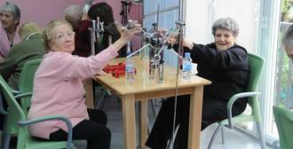 Madrid fomenta la colaboración de usuarios y profesionales en residencias y centros de día de mayores