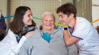 Clariane presenta el primer perfil europeo del cuidador: un papel esencial y exigente para casi tres de cada diez personas