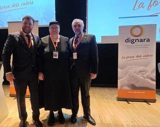 Fernando Mosteiro, Vicepresidente de Lares Madrid; la hermana Mireia Aleuu, en representación de CCSSCC; y José Luis Pareja, presidente nacional del Grupo Social Lares.