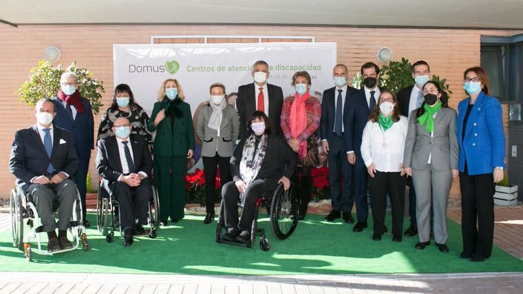 Representantes de la Comunidad de Madrid visitan a los residentes del Centro de Discapacidad Intelectual Majadahonda DomusVi con motivo del Día Internacional de las Personas con Discapacidad.