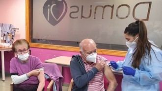 Los residentes y trabajadores de DomusVi ya reciben la segunda dosis de la vacuna contra la COVID-19