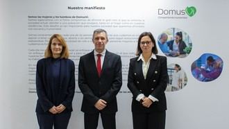 DomusVi y la VIU sellan una alianza estratégica para reforzar la formación y la humanización de los cuidados ante el envejecimiento poblacional
