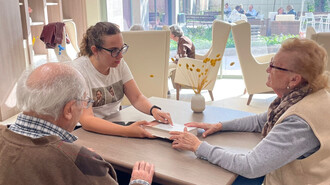 La Fundación DomusVi crea una plataforma para gestionar el voluntariado externo en sus centros residenciales