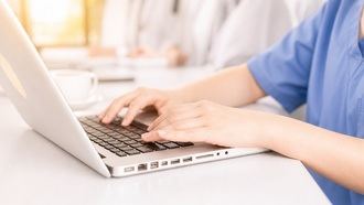 Eficiencia operativa en residencias: el reto pendiente que define la calidad del cuidado