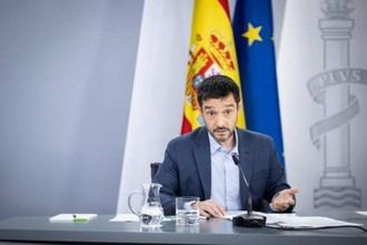 El ministro de Derechos Sociales Pablo Bustinduy en rueda de prensa tras el Consejo de Ministros.