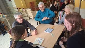 El Centro Geriátrico Lacort reúne a estudiantes de tres países europeos con sus residentes en una jornada intergeneracional