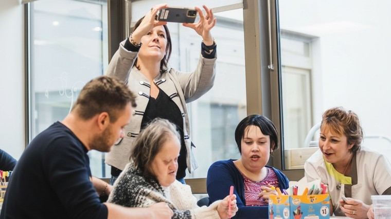 Famileo en centros de discapacidad: comunicación, orgullo y vínculo familiar.