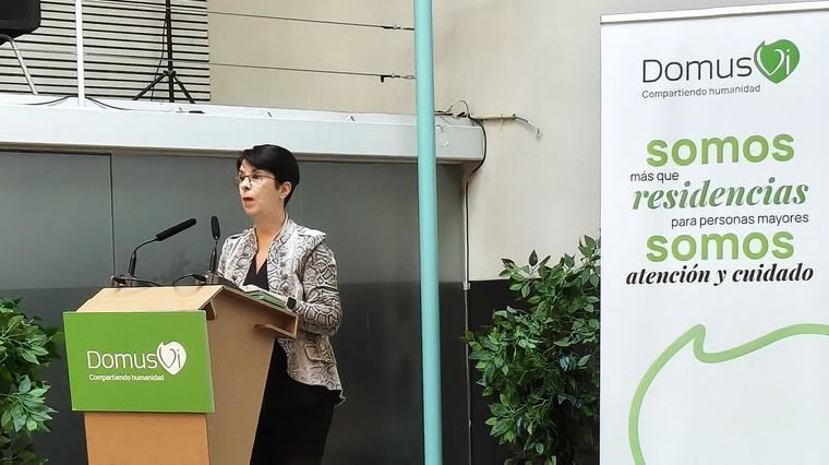 La profesora Gema Pérez Rojo, catedrática de la Universidad CEU San Pablo y codirectora de la Cátedra en Buen Trato en la jornada 'Una nueva visión del cuidado a las personas mayores. Por una cultura del buen trato' organizada por DomusVi.