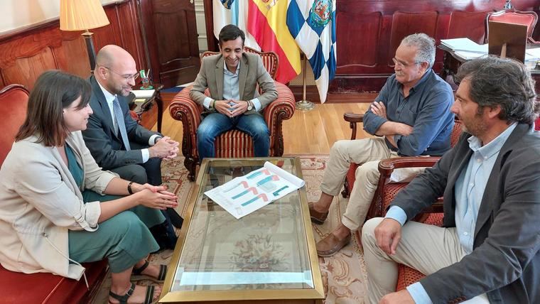 Reunión de representantes de Healthcare Activos con el alcalde de Ferrol