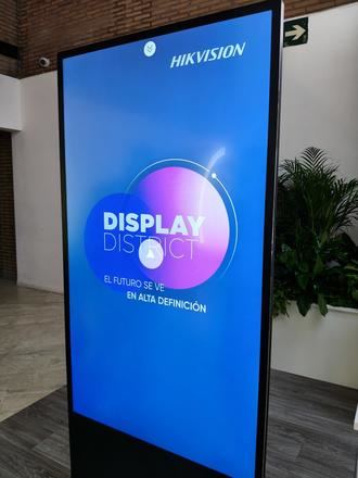 Un panel informativo de Hikvision.