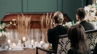 Cómo afrontan el duelo las familias en Madrid y Barcelona y qué recursos de apoyo existen