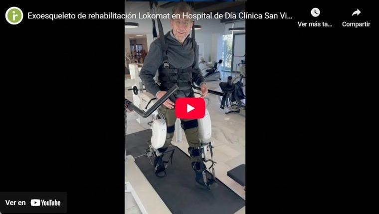 Josep de Martí prueba un exoesqueleto de rehabilitación en una residencia de Vitalia.