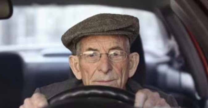 Los mayores son mucho mejores conductores de lo que pensamos